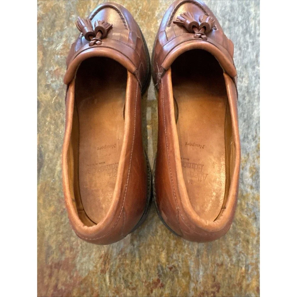 Mens Allen Edmonds “Newport” Size 9D Made In USA